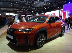 "Lexus UX: Уникальный дизайн, безопасность и комфорт