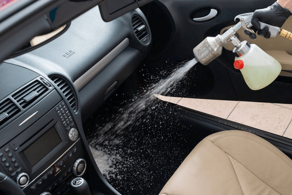 Как почистить салон автомобиля своими руками?