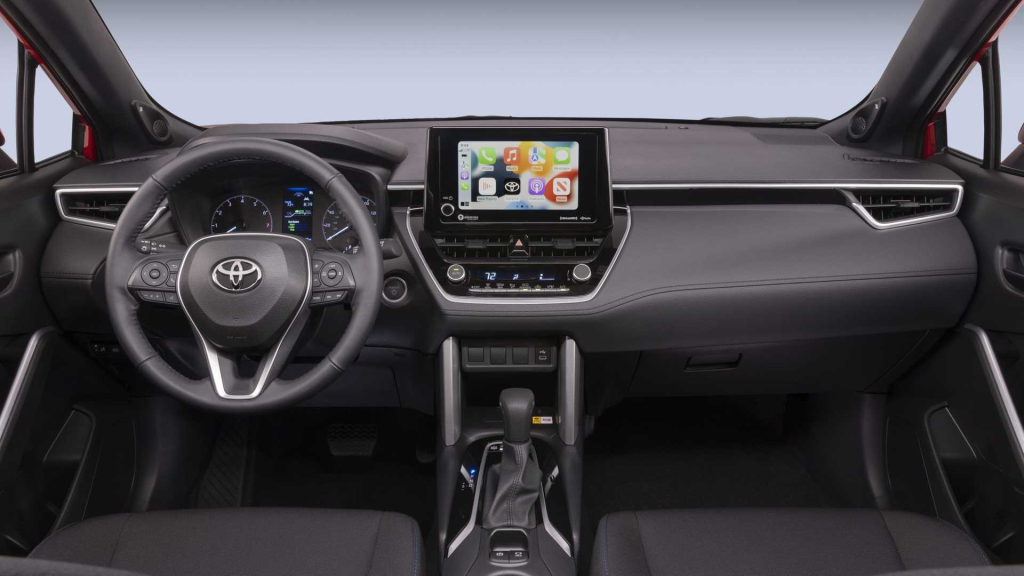 Toyota Corolla Cross Hybrid, появится в продаже в июне 2023 г